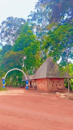 CHENGNE ET TE WABO SOUOP KAMDEM NGUEULEU Une principauté de Baham au cœur des guerres, de la résistance et de la mémoire des Hauts-Plateaux